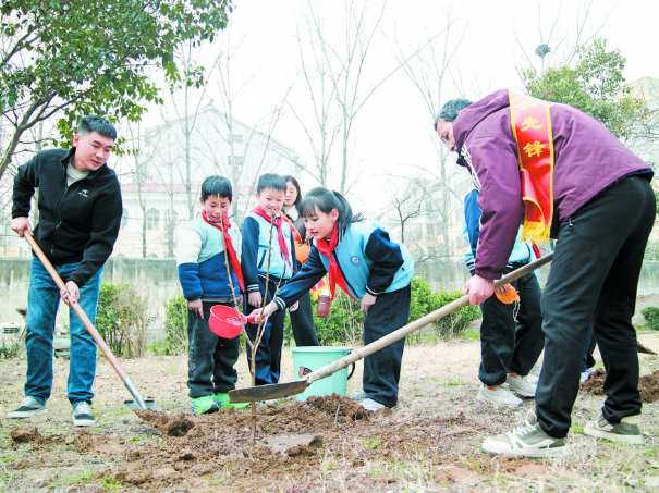 義務(wù)植樹添新綠
